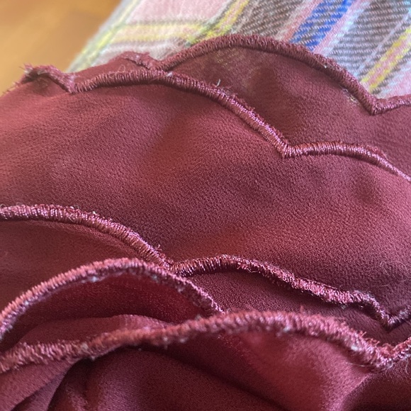 Gypsy Warrior maroon women’s shorts size medium layered with scalloped hem. - Picture 9 of 10